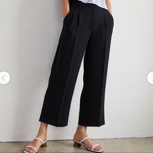 Aritzia PETITE Effortless cropped pants